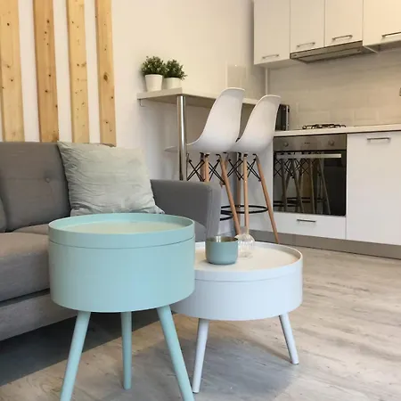 아파트 Lofty Near Old Town, Near Bar, Kitchen, With Washer 부쿠레슈티
