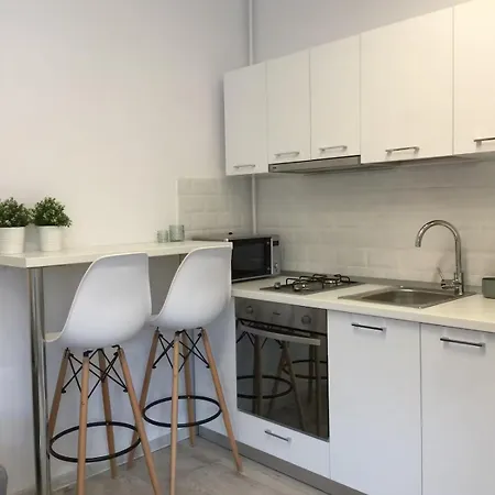 아파트 Lofty Near Old Town, Near Bar, Kitchen, With Washer *