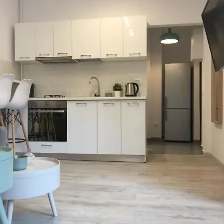 Lofty Near Old Town, Near Bar, Kitchen, With Washer *