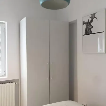 Διαμέρισμα Lofty Near Old Town, Near Bar, Kitchen, With Washer *