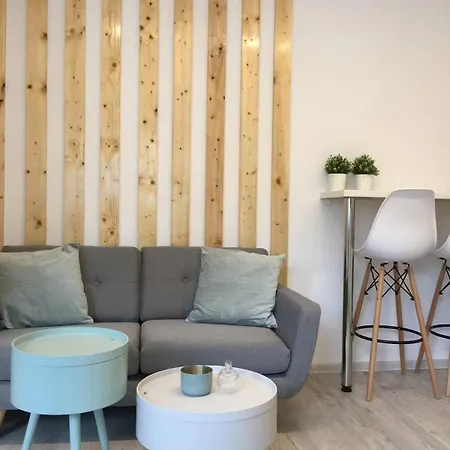 아파트 Lofty Near Old Town, Near Bar, Kitchen, With Washer *